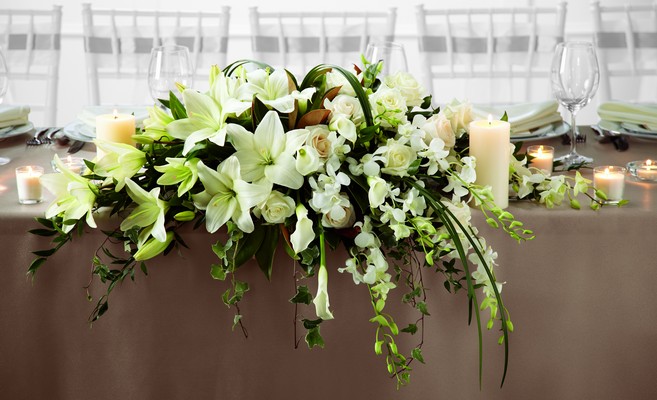 The FTD White Linen Arrangement