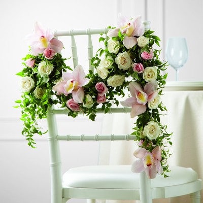 The FTD Orchid Rose Chair Décor